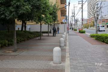 敷地北側の前面道路（東から）