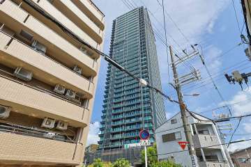 シティタワー大阪福島の外観（南西側から）