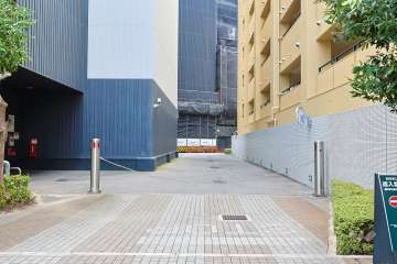 駐車場の出入り口（ロボットゲート付き）