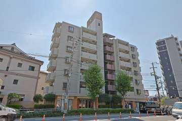 ストークマンション野田阪神の外観（北側から）