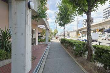 敷地北西側の前面道路