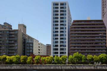 ユニハイム中之島堂島川タワーレジデンスの外観(南東側から）