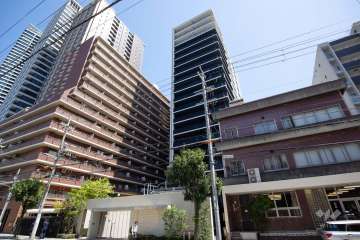 ユニハイム中之島堂島川タワーレジデンスの外観(南西側から)