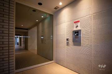 エントランスはオートロック付きです。