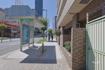 敷地南側の前面道路