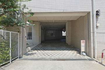駐車場の出入り口　