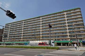 野田パークマンションの外観（南東側から）