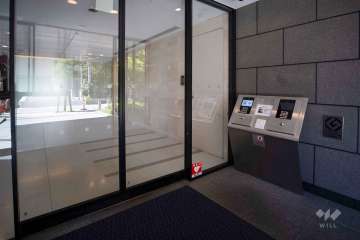 エントランスはオートロック付きです。