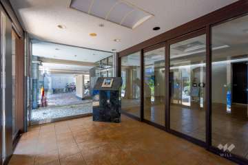 エントランスはオートロック付きです。