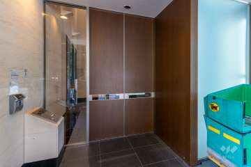 エントランスはオートロック付きです。