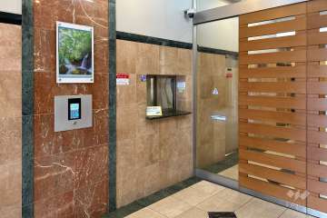 エントランスはオートロック付きです。