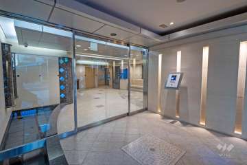 エントランスはオートロック付きです。