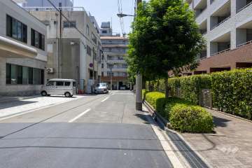 敷地南側の前面道路
