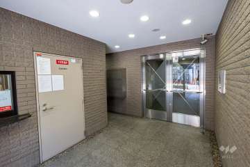 エントランスはオートロック付きです。