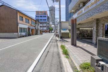 敷地の東側前面道路（北側から）