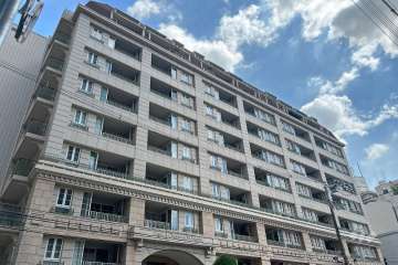 カプリース茶屋町東の外観（北西側から）