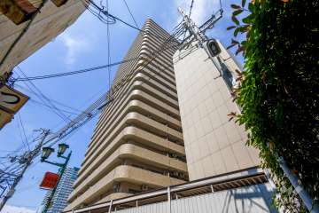 キングマンション天神橋1の外観（南西側から）