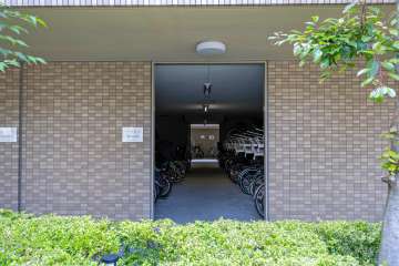 屋内に設けられた駐輪場