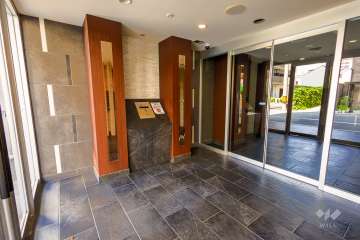 エントランスはオートロック付きです。