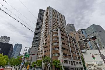 グランスイート中之島タワーの外観（南側から）