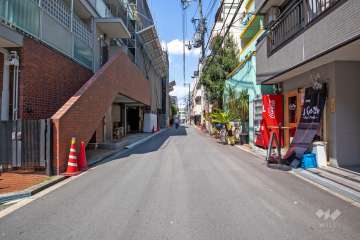 敷地東側の前面道路