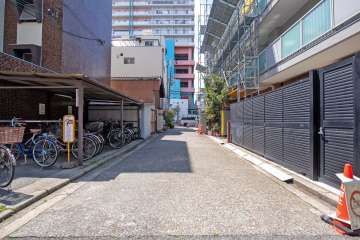敷地南側の前面道路