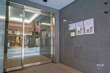 エントランスはオートロック付きです。