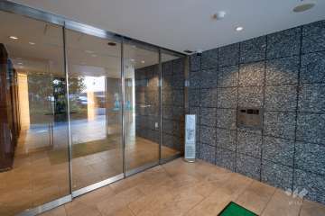 エントランスはオートロック付きです。