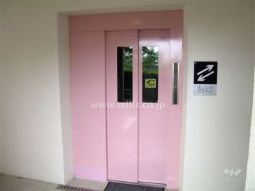 A棟にある斜行エレベーター