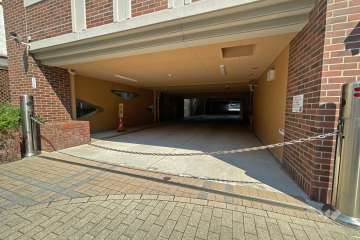 駐車場出入口（ロボットゲート付き）