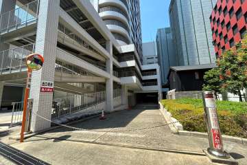 駐車場の出入り口（ロボットゲート付き）