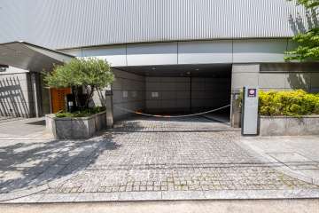 駐車場の出入り口（ロボットゲート付き）