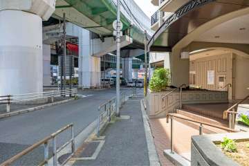 敷地東側の前面道路