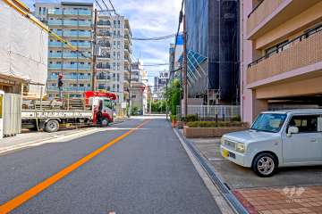 敷地の東側前面道路（北側から）