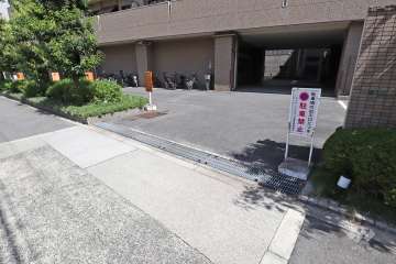 駐車場の出入り口