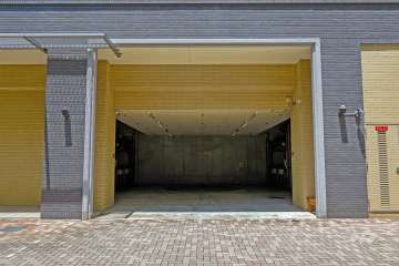 敷地内駐車場の出入り口（屋内機械式）