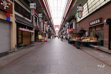 敷地東側の前面道路（北側から）※天神橋筋商店街