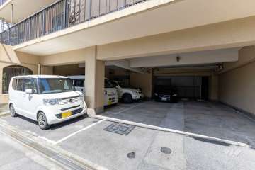 敷地内駐車場（屋外平面式と屋内平面式）