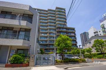 パークプラザ北梅田の外観（南西側から）