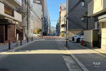 敷地西側の前面道路