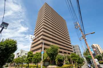 ファミール天神橋グリーンアベニューの外観（南西側から）