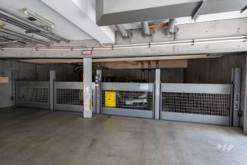 敷地内駐車場（屋内機械式）