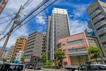 プレサンスロジェ新梅田の外観（南西側から）