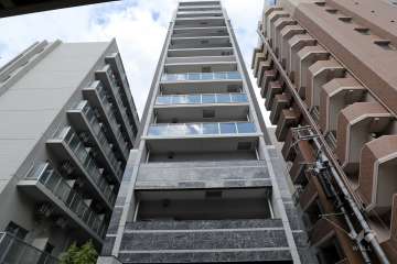 プレサンスロジェ梅田ノースの外観（西側から）