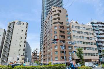 ペルル南森町の外観（南西側から）