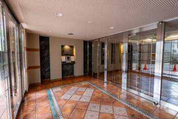 エントランスはオートロック付きです。