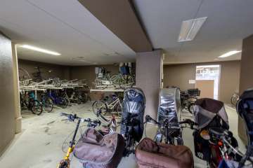 屋内に設けられた駐輪場