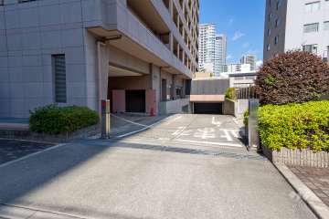 駐車場の出入り口（ロボットゲート付き）