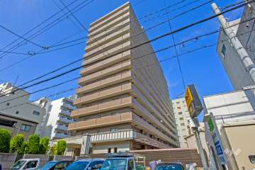 ライオンズマンション天神橋筋六丁目の外観（南西側から）