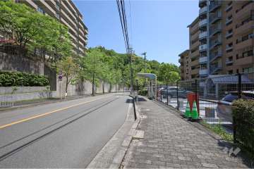 敷地北側の前面道路